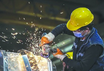 Sanayi üretiminde daralma sürüyor