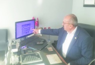 Vatandaş, SYV’nın ücretsiz  dağıttığı kömürü satıyor