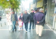 Dar gelirli insanlar borçla  ayakta durmaya çalışıyor