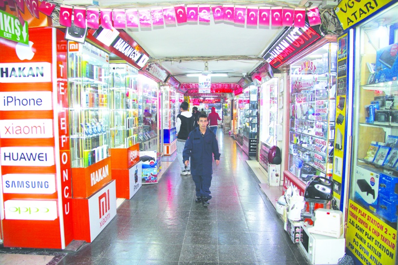 Çaresizce ve umutsuzca bekleyen  esnaf tükenmişlik sendromu yaşıyor