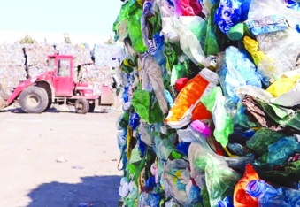 Evsel atıklar, belediyelerin dağıtacağı  farklı renkli poşetlerle evde ayrıştırılacak