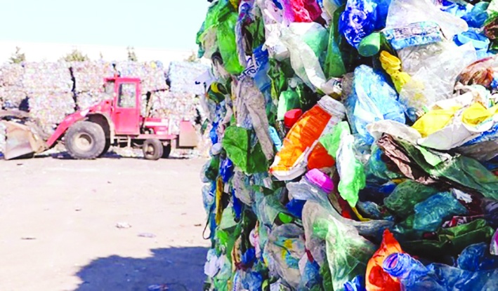 Evsel atıklar, belediyelerin dağıtacağı  farklı renkli poşetlerle evde ayrıştırılacak