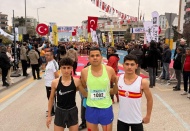 Harun Esen, Osmaniye’de düzenlenen 10 km yol yarışında ikinci oldu