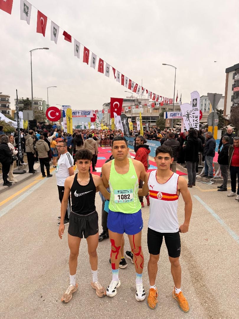 Harun Esen, Osmaniye’de düzenlenen 10 km yol yarışında ikinci oldu
