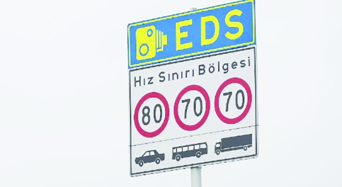 Kara yollarındaki hız işaretleri sadeleştirildi: 58 bin 246 levha kaldırıldı