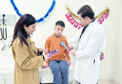 Çocuklarda VNS beyin pili takibi yapılıyor