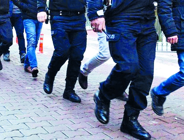 Sıfır faizli kredi yalanıyla vatandaşın 827 milyonunu çarptılar