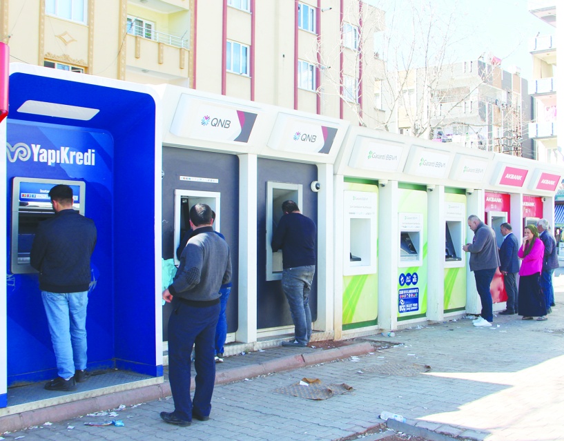 Kredi kartı borçları arttı taksitli alışveriş yaygınlaştı