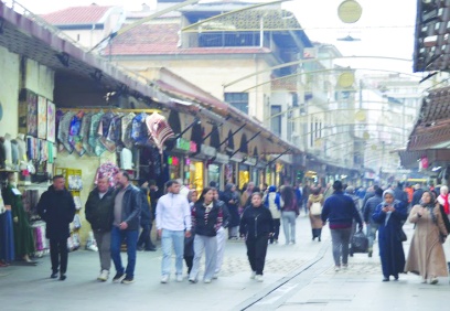 Ülkenin her ferdi, asgari ücretlisi, emeklisi işçi ve memuru ekonomik dar boğazda