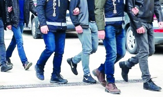 Dolandırıcılar ve çocuk müstehcenliği çetesi yakalandı