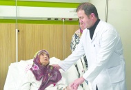 87 yaşındaki hastadan 4,5 kiloluk tümör çıkarıldı