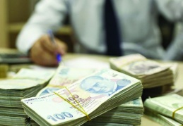 İki aileden biri borçlu!