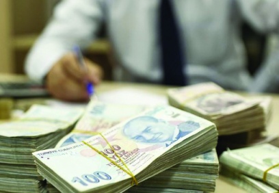 İki aileden biri borçlu!