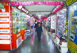 Esnaf, çarkını kredi kartlarıyla döndürmeye  çalışıyor, onlarda neredeyse patlamak üzere