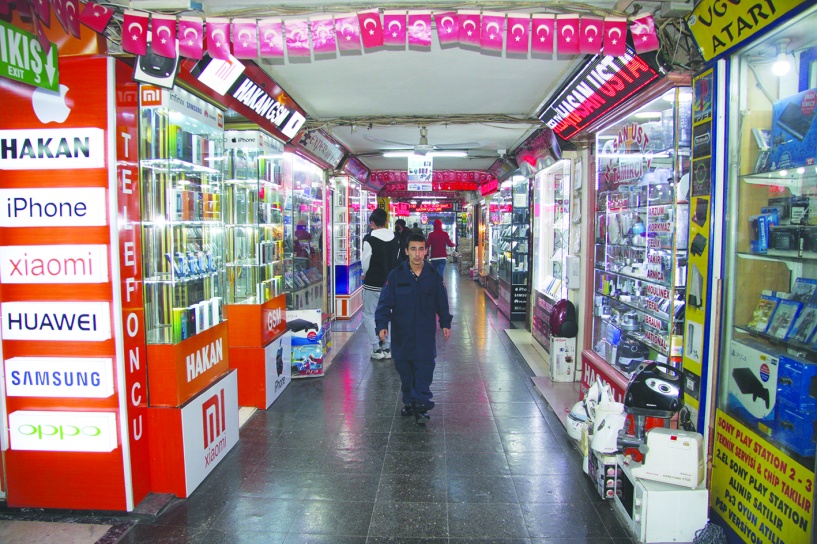 Esnaf, çarkını kredi kartlarıyla döndürmeye  çalışıyor, onlarda neredeyse patlamak üzere