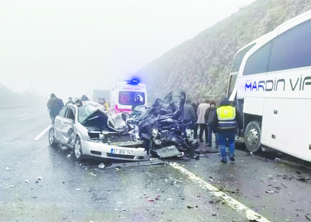 10 araç birbirine girdi, 2 kişi öldü