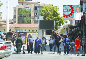 Enflasyondaki yükseliş halkı giderek fakirleştiriyor