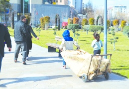 Kentin her köşesinde “adaletsizlik” kareleri var