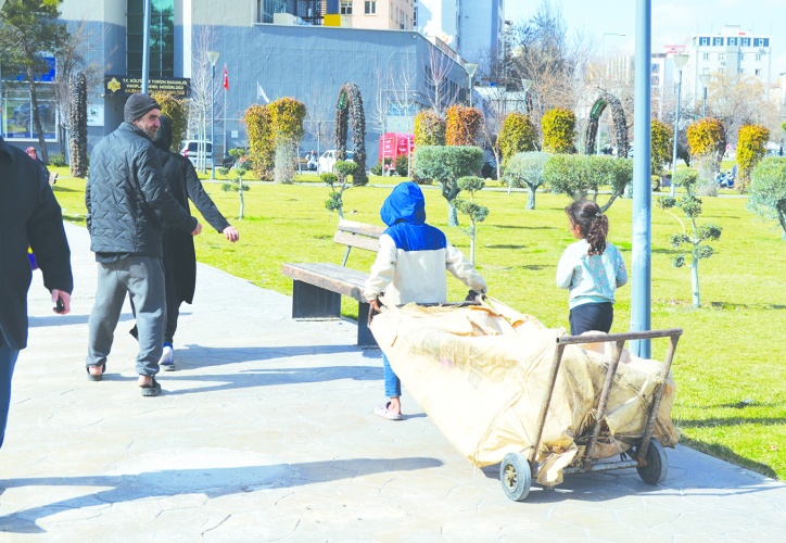 Kentin her köşesinde “adaletsizlik” kareleri var