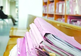 Toplum gırtlağına kadar  borca batmış halde yaşıyor