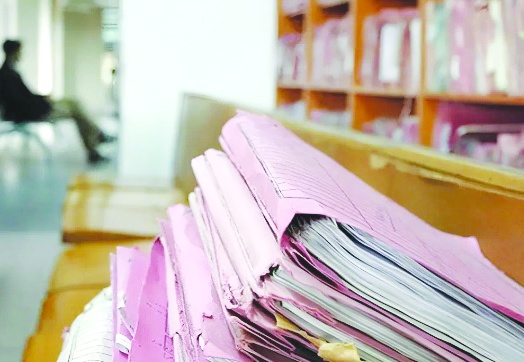 Toplum gırtlağına kadar  borca batmış halde yaşıyor