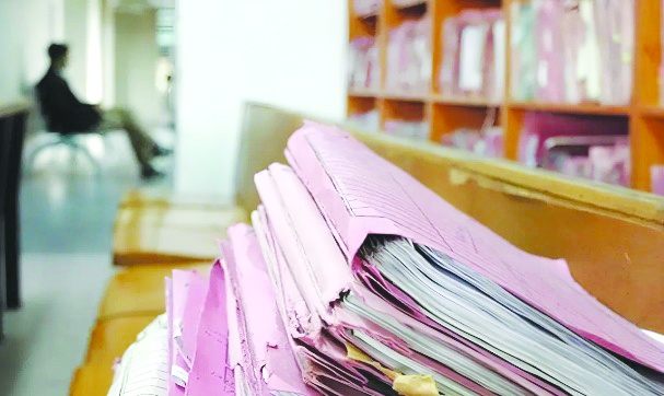 Toplum gırtlağına kadar  borca batmış halde yaşıyor