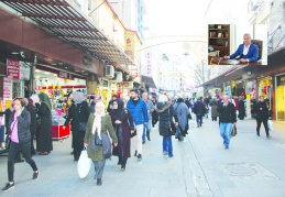 İşçi, mutfak ve okul harcamaları  yüzünden her aya borçlu giriyor