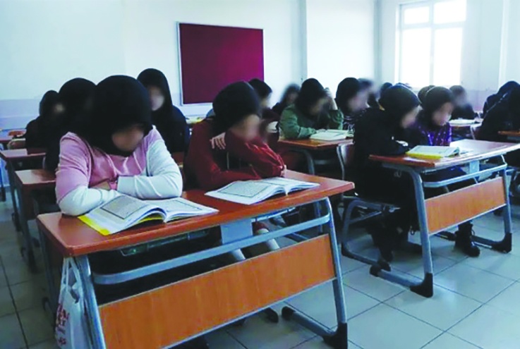 Halkın çocuklarını kuran  kurslarına layık görüyorlar