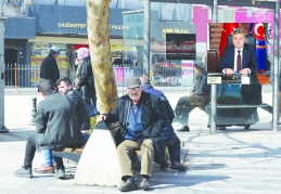 Enflasyon yükseliyor, alım gücü düşüyor,  maaşlar eriyor, açlık ve yoksulluk artıyor