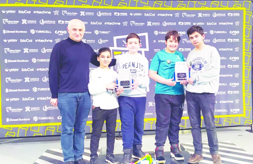 VEX IQ Robot Yarışması Türkiye Finallerinde Türkiye birinciliği elde ettiler