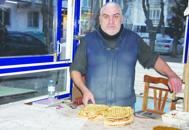 Gelir gideri karşılamadığından  birçok esnaf dükkanını devrediyor