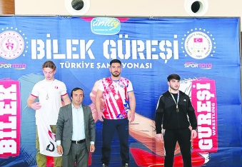 GAÜN sporcuları 4 madalya ile döndü