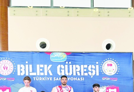 GAÜN sporcuları 4 madalya ile döndü