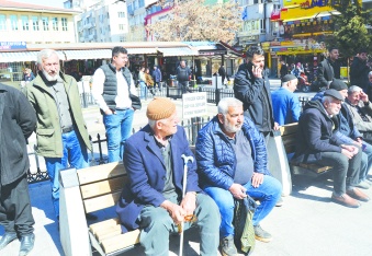 1 milyon 836 bin 496 yaşlı tek başına yaşıyor