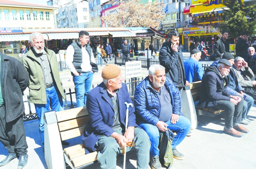 1 milyon 836 bin 496 yaşlı tek başına yaşıyor