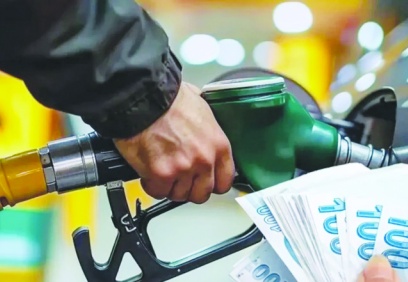 Benzinde 54 kuruşluk zam pompaya yansıdı