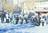 Yaşamından memnun olduğunu  söyleyenlerin oranı yüzde 53,6'ya düştü