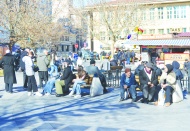 Yaşamından memnun olduğunu  söyleyenlerin oranı yüzde 53,6'ya düştü