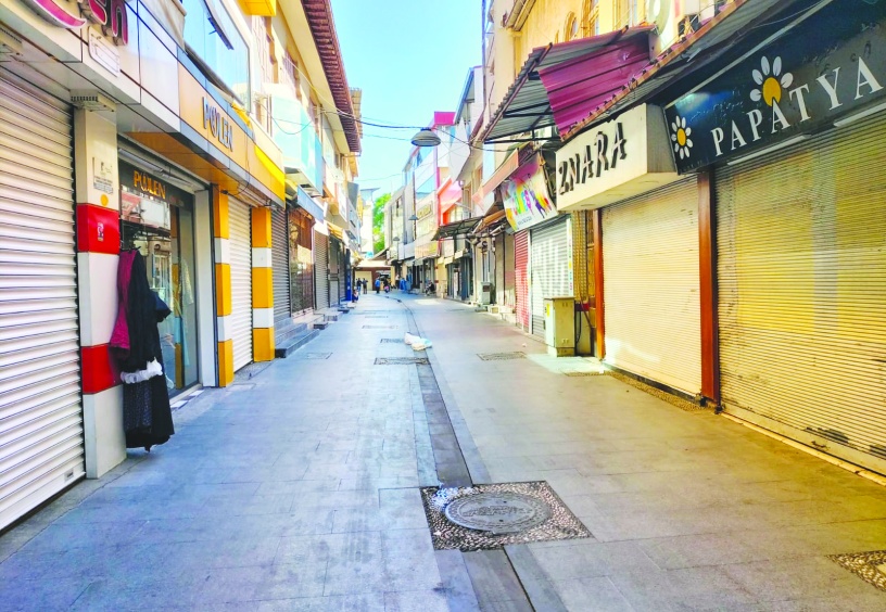 Protesto edilen senette  bölgede ilk sıradayız