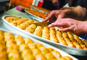 Kentte herkes baklavacılığa soyundu...