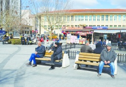 Dar ve sabit gelirli çalışan, emekli, açlık ve yoksulluk sınırı arasında sıkıştı