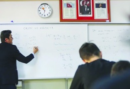 Öğrenci aç, öğretmen açıkta