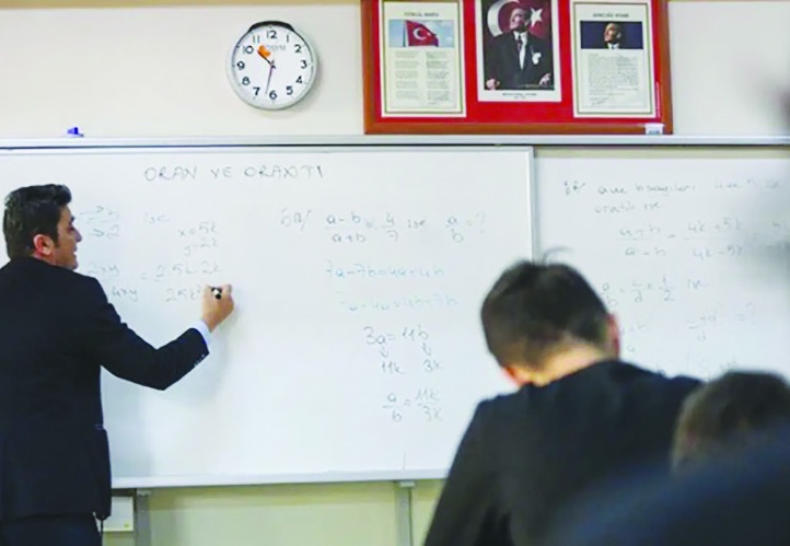 Öğrenci aç, öğretmen açıkta