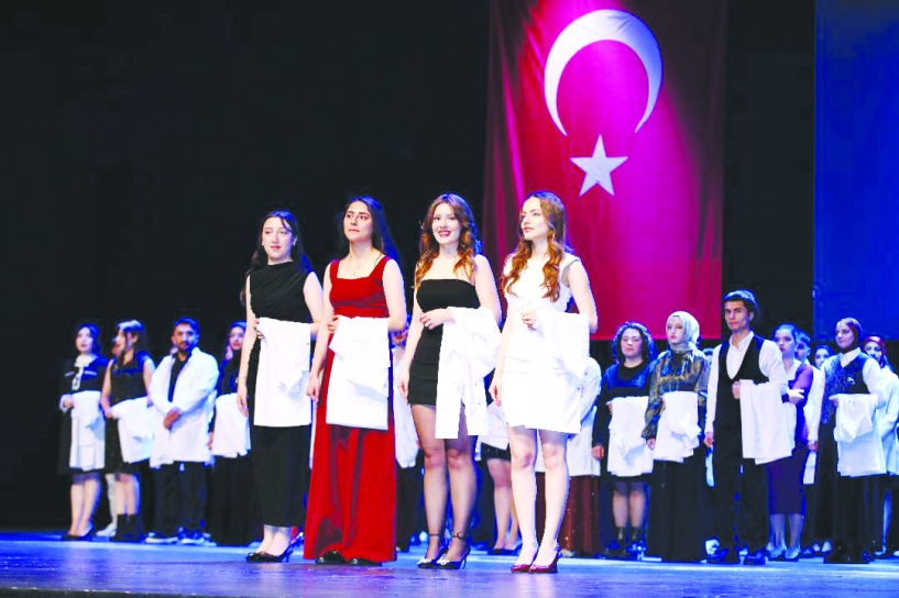 148 öğrenci beyaz önlüklerini giymenin gururunu yaşadı