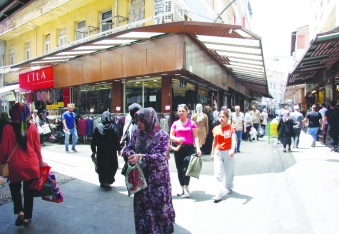 Zamlar, halkın yaşam koşullarına yönelmiş  ağır bir ekonomik müdahale haline geldi