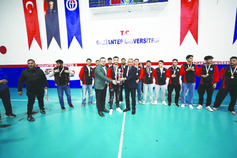 Erkek Salon Futbolu Takımı birinci oldu