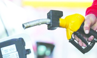 Motorinin litre fiyatına 3 lira 34 kuruş zam yapıldı