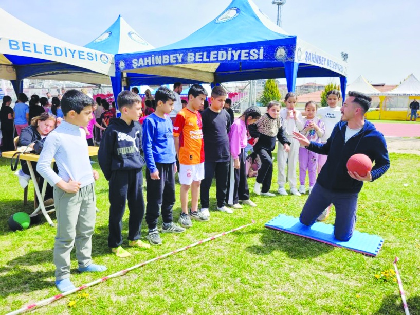 Yüzlerce çocuk sporla buluşmanın heyecanını yaşadı