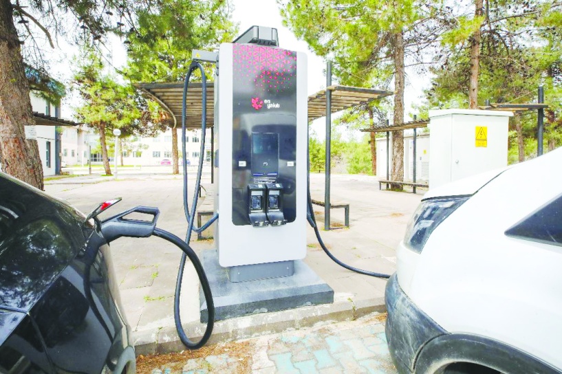 GAÜN’de elektrikli şarj istasyonları devre girdi