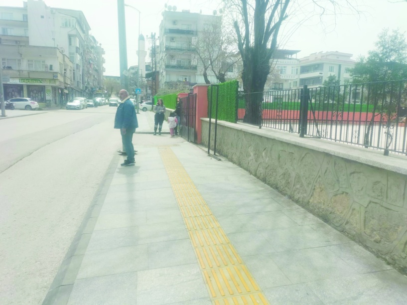 Eğitim camiası da aileler  de öğrenciler de tedirgin